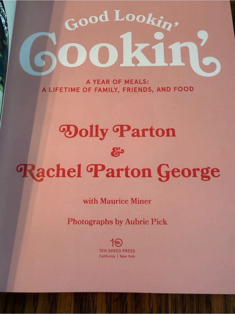 Good Lookin' Cookin' Cookbook by - Pale Yellow Cover